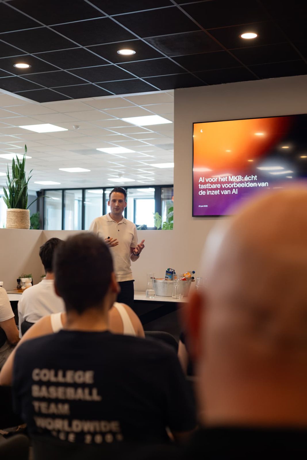 Spreker presenteert AI voor het MKB tijdens de vorige editie